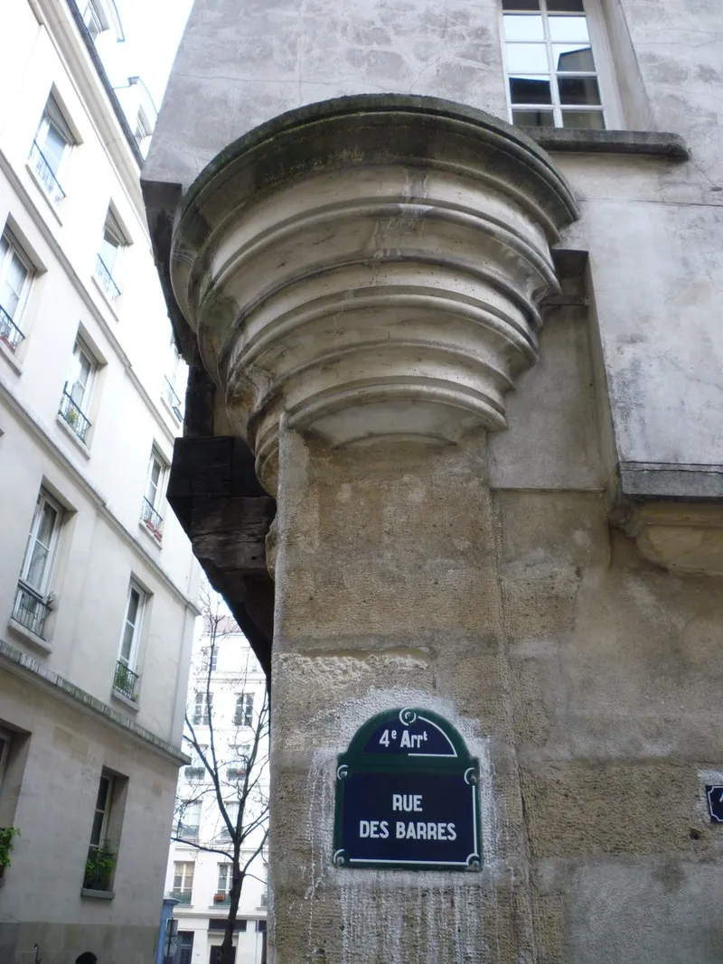Fleur de lys grattée