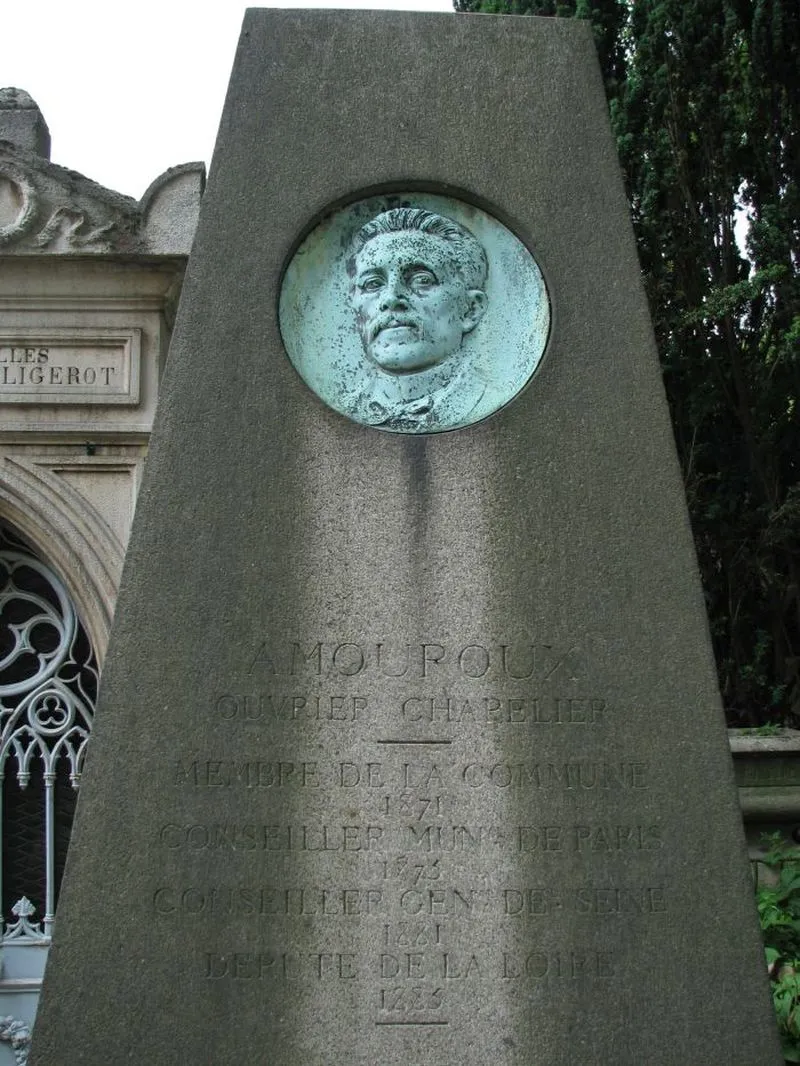 La tombe de Charles Amouroux.