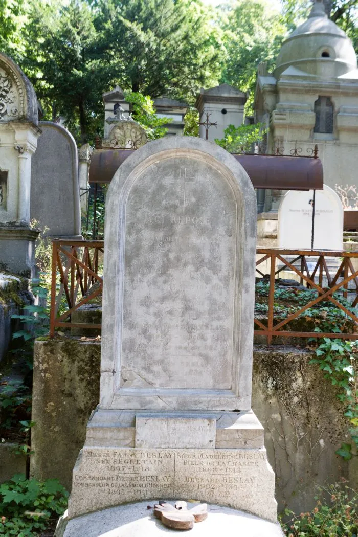 La tombe de Charles Beslay, 10e division.
