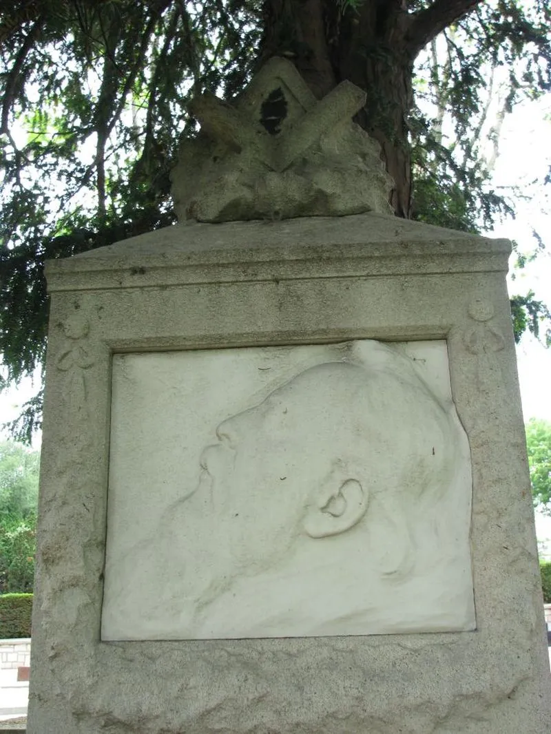 La tombe de Benoît Malon, 76e division.