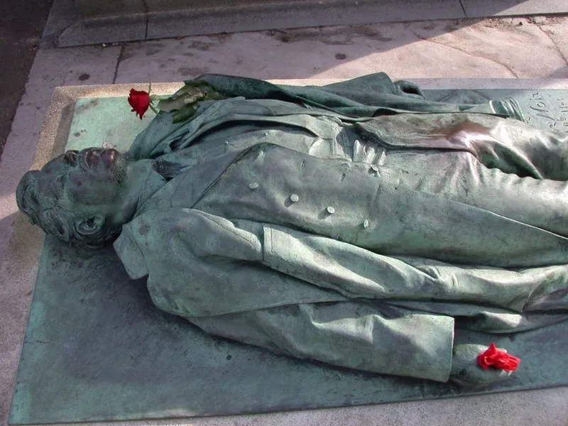 Le gisant de Victor Noir, 92e division.