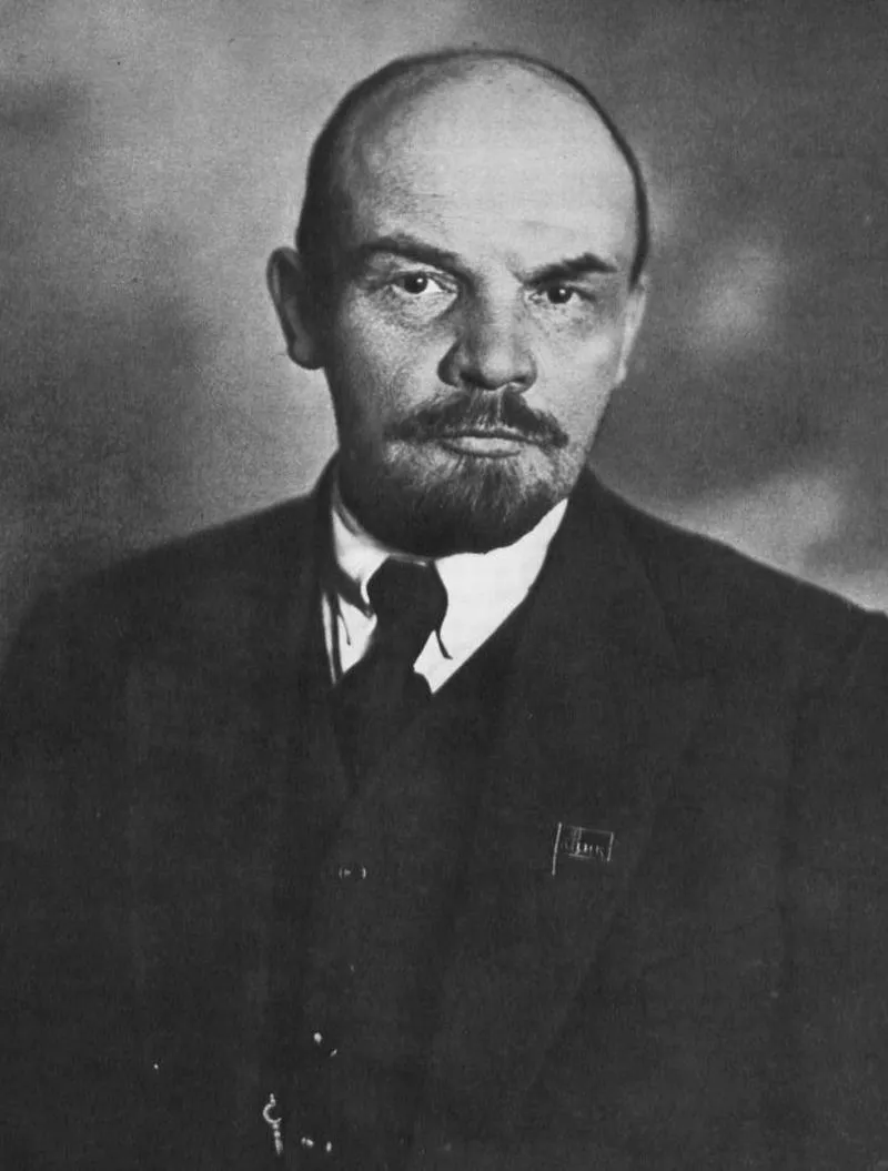 Vladimir Ilitch OULIANOV, alias LÉNINE