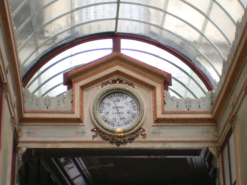Le passage du Bourg-l'Abbé, son baromètre