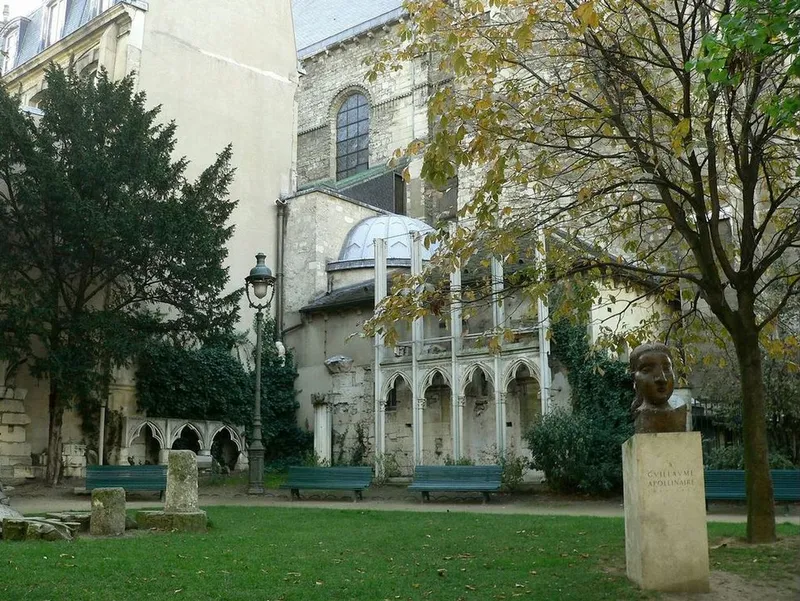 Vestiges de la Chapelle de la Vierge, square Laurent Prache