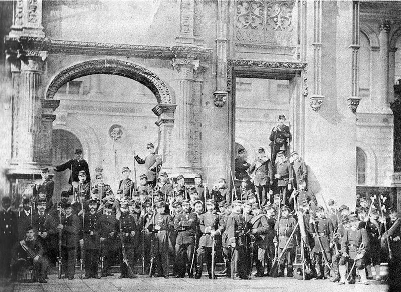 Les Beaux Arts, le portail d’Anet — cantonnement de Fédérés dans l’école