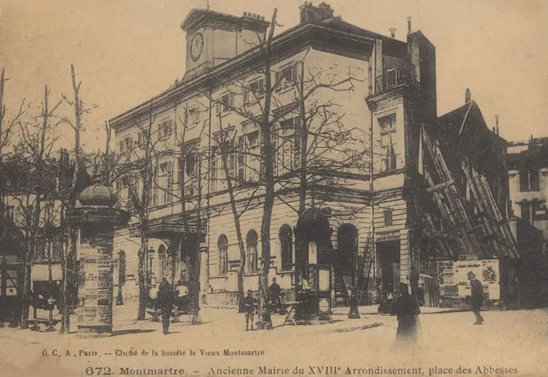 Les canons de la Commune — la mairie de Montmartre