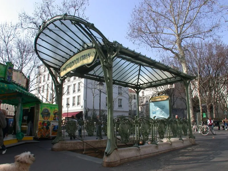 Bouche de métro Guimard importée de l'Hôtel de Ville