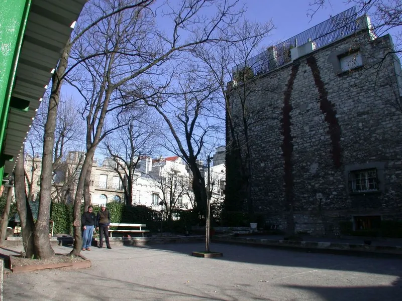 Jeu de boules de l'avenue Junot, vestige du Maquis de Montmartre