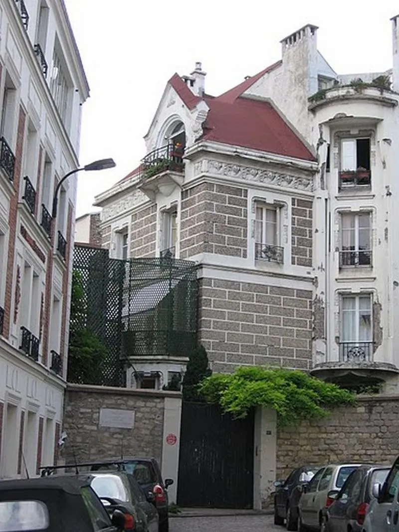 Louis-Ferdinand Destouches, dit Céline — le 11 bis, ouvrant au 98 rue Lepic