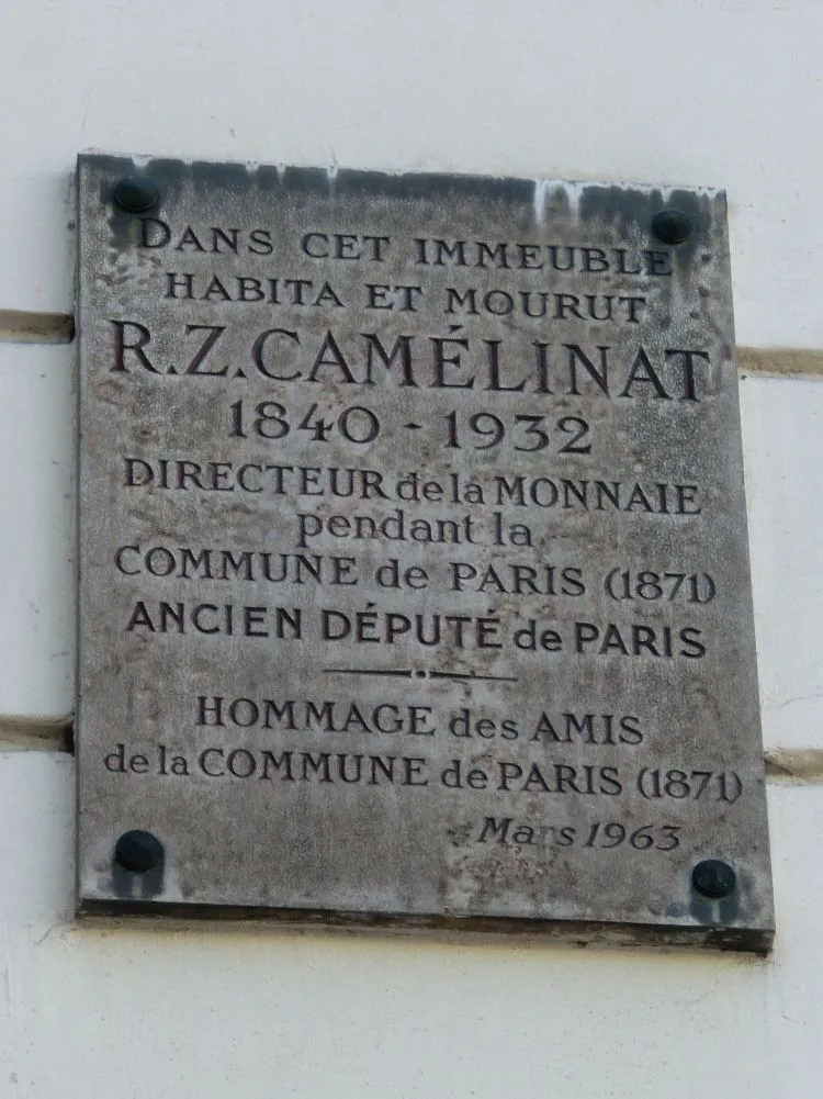 La plaque sur sa demeure