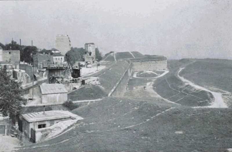 Emplacement de la dernière réunion de la Commune, à deux pas des Fortifs surveillées par les Allemands