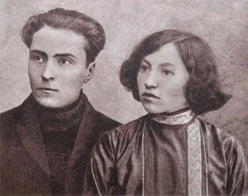 Anna Estorge, dite Rirette Maîtrejean, avec Victor Serge