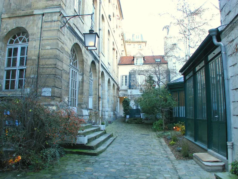Le collège des 33 et sa superbe cour