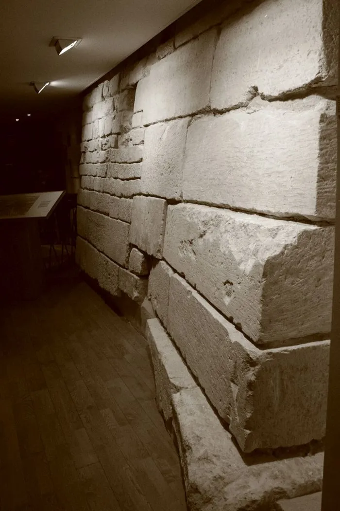 Vestige de l'enceinte de Louis XIII