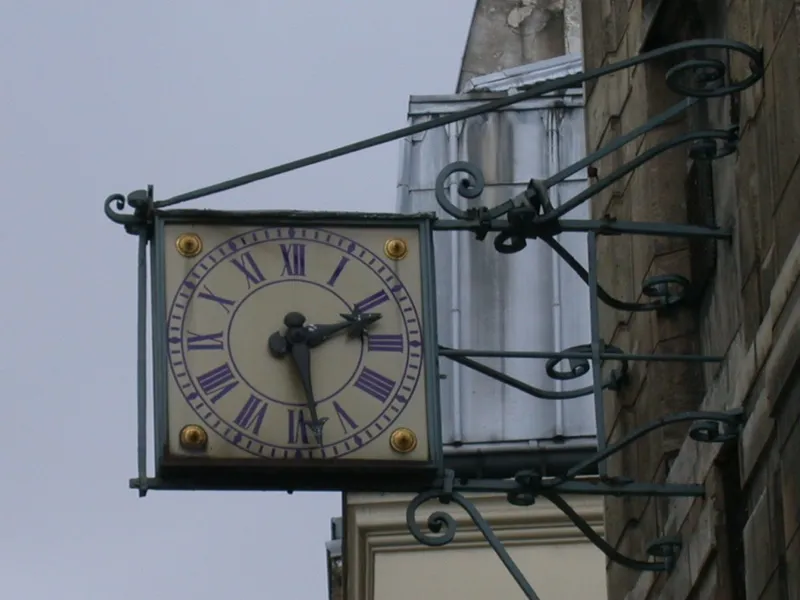 Église N-D de Bonne Nouvelle horloge